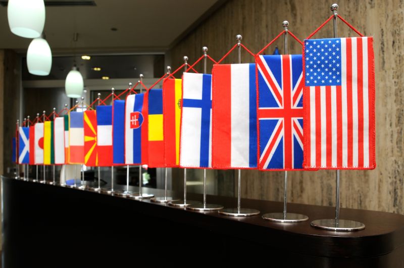 translation-services-international-flags-19326666-min