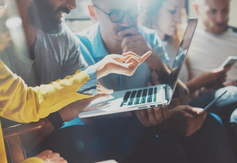 fast-marketing-translation-services-startup-diversity-teamwork-brainstorming-meeting-concept-business-team-coworker-analyze-strategy-laptop-process-77145035-min