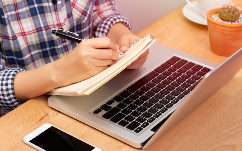 editing-services-young-man-writing-on-sketchpad-min